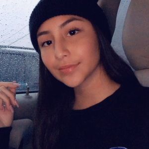 Meet your Posher, Alejandra